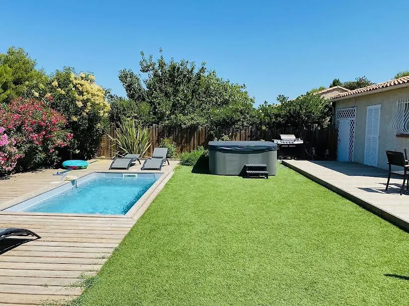 Villa Piscine Prive & Jacuzzi 300 De La Mer Saint-Cyr-sur-Mer Holiday home