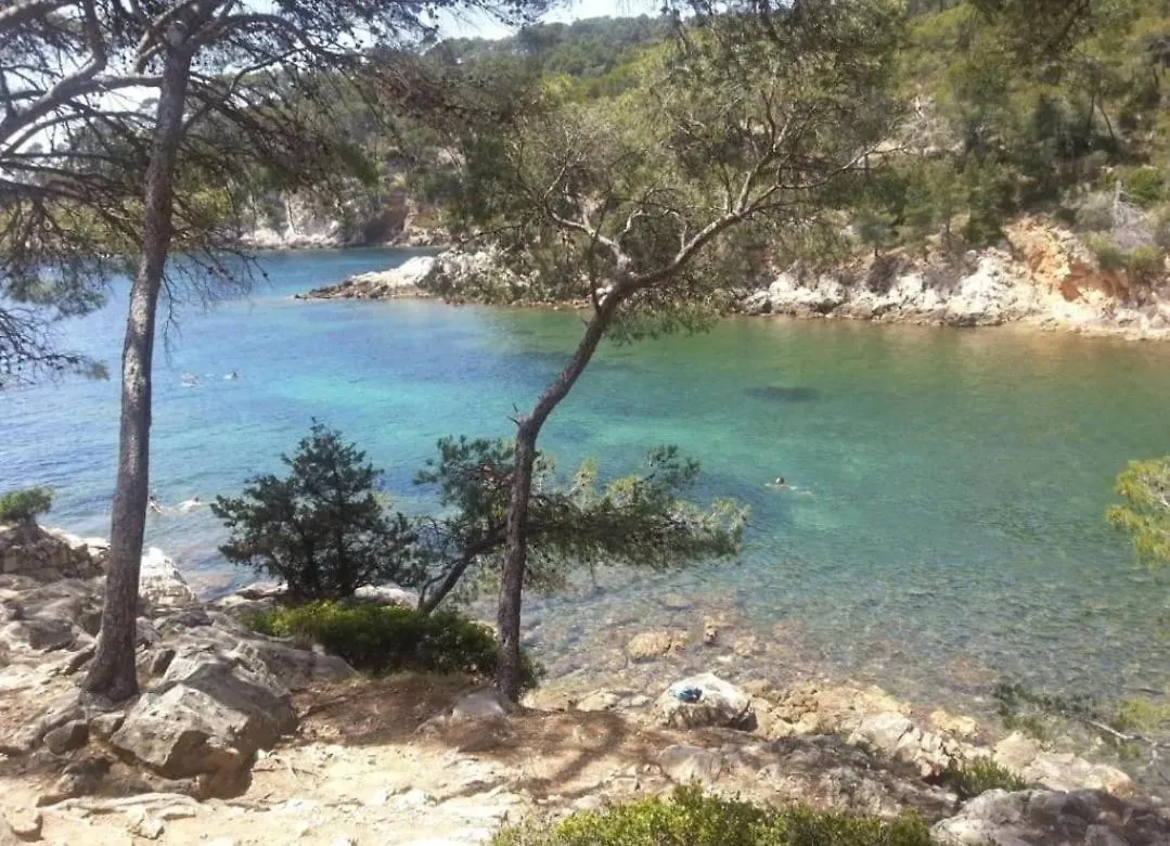 Holiday home Villa Piscine Prive & Jacuzzi 300 De La Mer Saint-Cyr-sur-Mer
